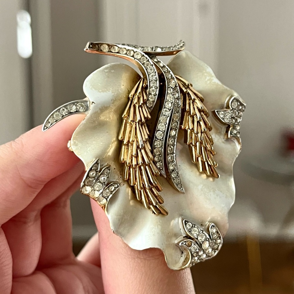 Vintage Trifari Crown 50s Under The Sea Coral Reef Mother of Pearl Gold Brooch - Picture 9 of 14